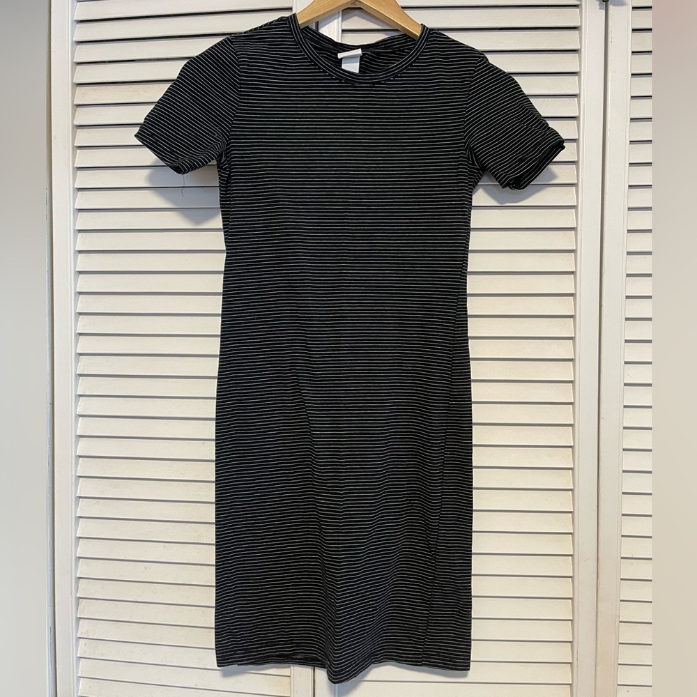 H&M Women's XS T-Shirt Dress Fitted Striped Black White Stretch Short Sleeve